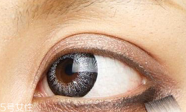 圓眼睛怎么畫下眼線 這么畫擺脫眼大無神 圓眼睛怎么畫下眼線 這么畫擺脫眼大無神