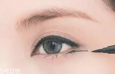圓眼睛怎么畫下眼線 這么畫擺脫眼大無神 圓眼睛怎么畫下眼線 這么畫擺脫眼大無神