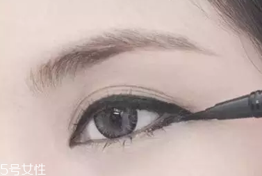 圓眼睛怎么畫下眼線 這么畫擺脫眼大無神 圓眼睛怎么畫下眼線 這么畫擺脫眼大無神