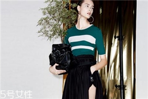 條紋t恤怎么搭配？條紋t恤搭配技巧