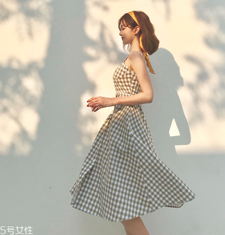吊帶裙適合什么身材？吊帶裙穿搭圖片