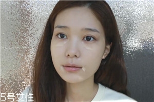 簡(jiǎn)單的迷人棕色系妝容教程 簡(jiǎn)單的迷人棕色系妝容教程