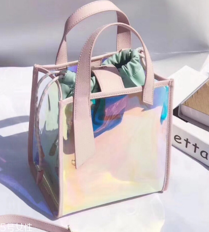 小ck鐳射包多少錢？charles keith鐳射包價(jià)格