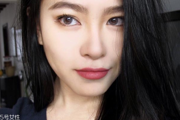 口紅太艷怎么補救 買錯的口紅如何調(diào)色 口紅太艷怎么補救 買錯的口紅如何調(diào)色