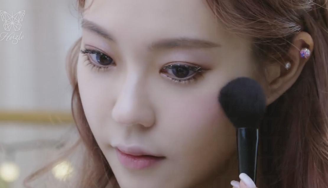 冬日初雪夢(mèng)幻妝容教學(xué)