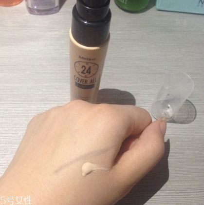 mistine粉底液應(yīng)該選哪個色號 mistine粉底液試色 mistine粉底液應(yīng)該選哪個色號 mistine粉底液試色