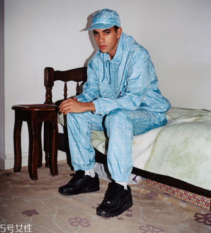 supreme與lacoste2018春夏聯(lián)名在哪買_有哪些款式 supreme與lacoste2018春夏聯(lián)名在哪買_有哪些款式