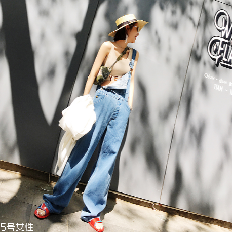 背帶褲怎么穿出個性？個性背帶褲穿法推薦