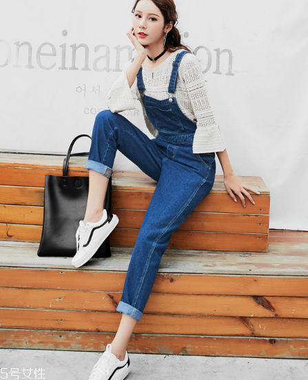 背帶褲怎么穿出個(gè)性？個(gè)性背帶褲穿法推薦