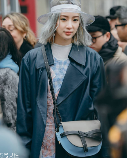 loewe gate bag尺寸多大？羅意威18新款馬鞍包有幾種尺寸