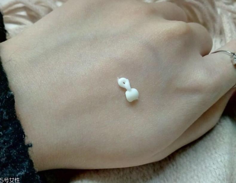 evelom護(hù)手霜適合夏天用嗎 evelom護(hù)手霜油不油 evelom護(hù)手霜適合夏天用嗎 evelom護(hù)手霜油不油