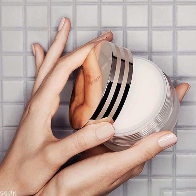 45歲左右適合什么面膜 肌膚抗老全攻略 45歲左右適合什么面膜 肌膚抗老全攻略