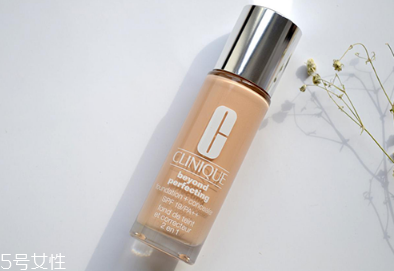 粉底棒和粉底液哪個(gè)好 粉底液和粉底棒有什么區(qū)別 粉底棒和粉底液哪個(gè)好 粉底液和粉底棒有什么區(qū)別