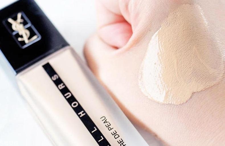 ysl恒久無暇粉底液適合油皮嗎？是無油粉底嗎？