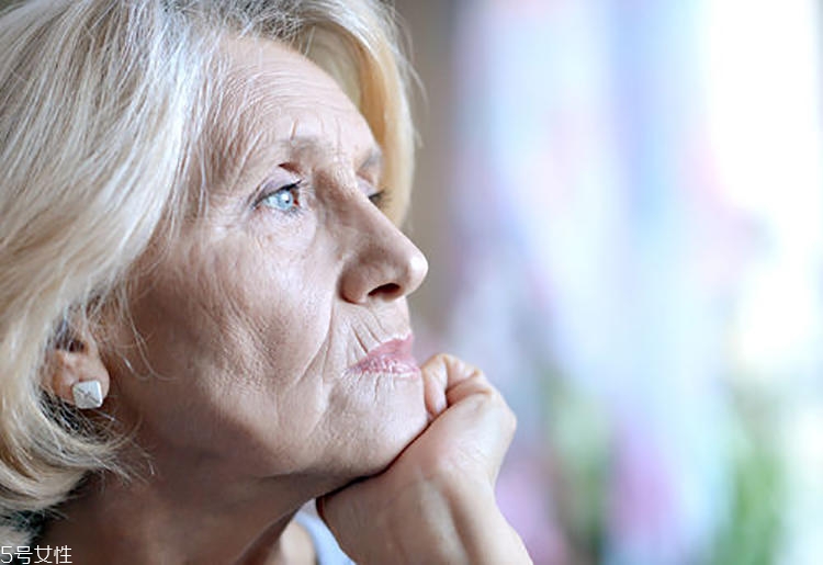 45歲左右適合什么面膜 肌膚抗老全攻略 45歲左右適合什么面膜 肌膚抗老全攻略