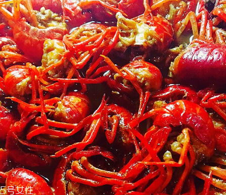 麻辣小龍蝦是海鮮嗎？麻辣小龍蝦屬于海鮮嗎？