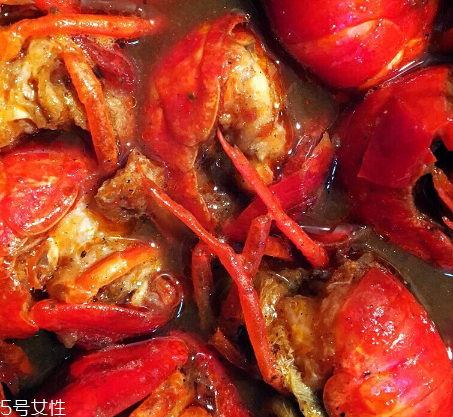 麻辣小龍蝦是海鮮嗎？麻辣小龍蝦屬于海鮮嗎？