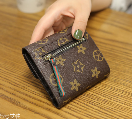 錢包可以帶上飛機嗎？錢包帶上飛機有影響嗎