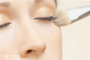 粉底不服帖怎么辦 粉底不吸收的完美底妝訣竅 粉底不服帖怎么辦 粉底不吸收的完美底妝訣竅