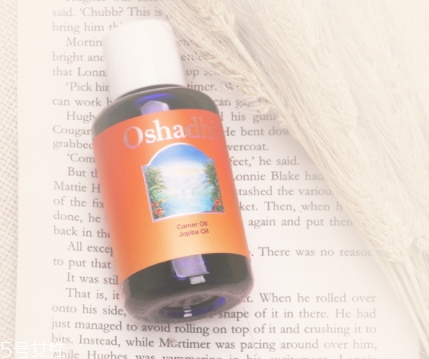 荷荷巴油和玫瑰果油哪個好？霍霍巴油和玫瑰果油對比