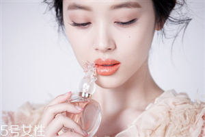 ins愛(ài)心蘋果腮紅怎么畫(huà) 愛(ài)心蘋果腮紅畫(huà)法教程