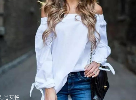 一字肩衣服配什么褲子？一字肩上衣搭配褲子圖片