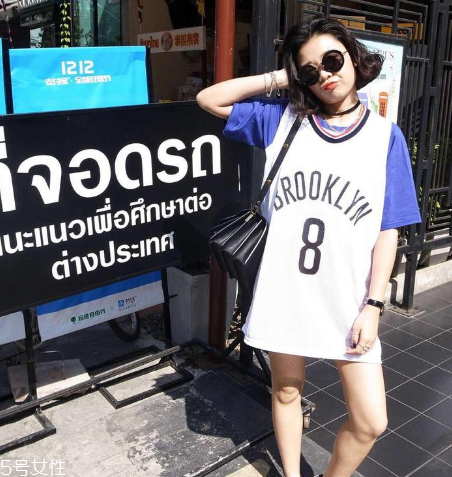 胸大的女生穿什么上衣？適合大胸女生的穿搭