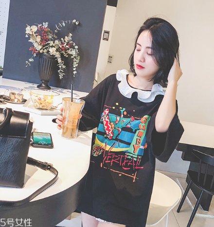 長(zhǎng)款t恤如何搭配？長(zhǎng)款t恤搭配技巧