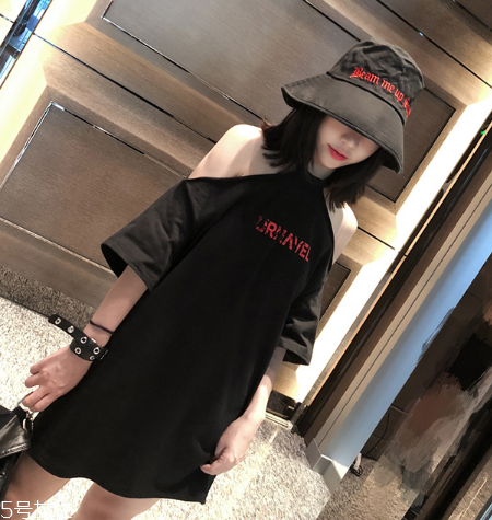 長(zhǎng)款t恤如何搭配？長(zhǎng)款t恤搭配技巧