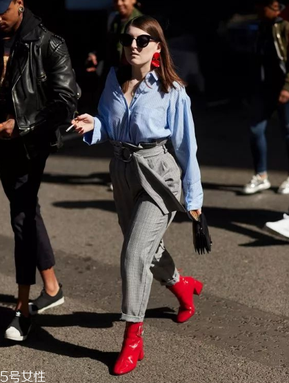 紙袋褲怎么搭配？紙袋褲搭配技巧