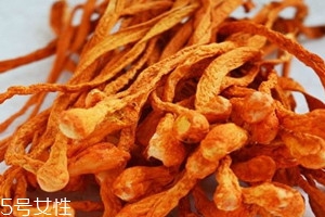 蟲草花什么顏色最好 蟲草花是黃的好還是淡的好 蟲草花什么顏色最好 蟲草花是黃的好還是淡的好