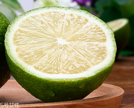 青檸檬可以泡蜂蜜嗎？青檸檬泡蜂蜜味道好嗎？