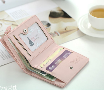 錢(qián)包上有膠水怎么去除？錢(qián)包上的膠水清除方法