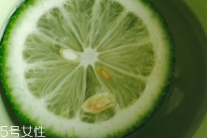 青檸檬可以敷臉嗎？青檸檬敷臉能美白嗎？