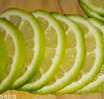 青檸檬可以敷臉嗎？青檸檬敷臉能美白嗎？