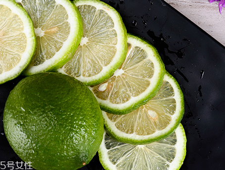 青檸檬可以敷臉嗎？青檸檬敷臉能美白嗎？