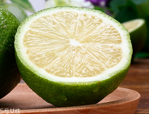 青檸檬可以敷臉嗎？青檸檬敷臉能美白嗎？