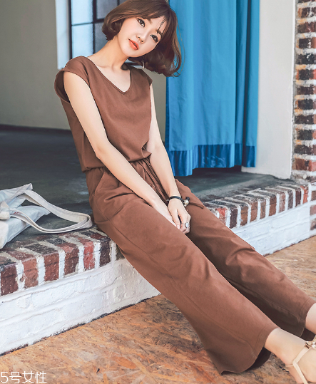 今年流行什么樣的連體褲？今年最火的連體褲款式匯總