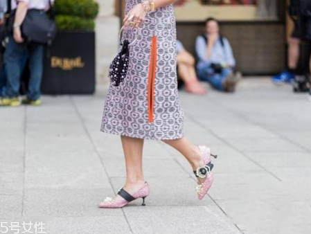 瑪麗珍鞋怎么搭配衣服？瑪麗珍鞋搭配圖片