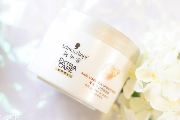 自然卷用什么護發(fā)素 自然卷的護理技巧 自然卷用什么護發(fā)素 自然卷的護理技巧