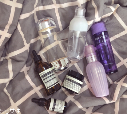 伊索無油保濕精華和伊索b3c肌膚調(diào)理凝露哪個好 伊索無油保濕精華和伊索b3c肌膚調(diào)理凝露哪個好