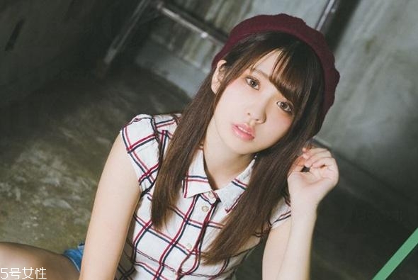 畫家帽怎么戴 日韓風(fēng)畫家帽戴法 畫家帽怎么戴 日韓風(fēng)畫家帽戴法