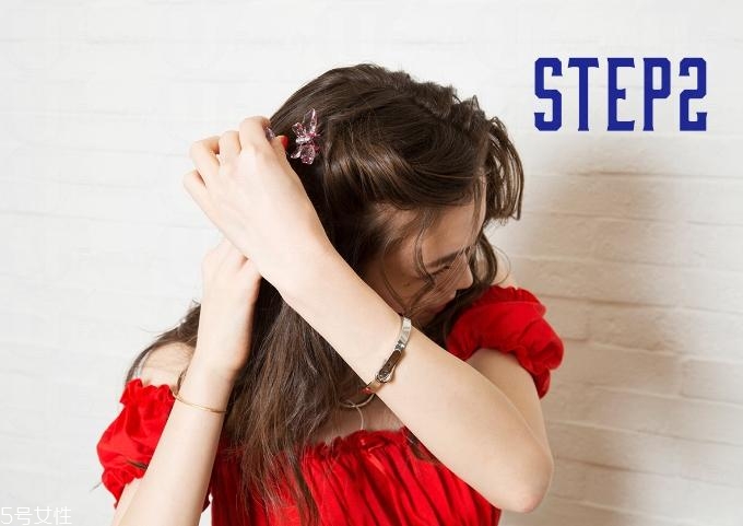 卷發(fā)早上起來怎么打理 卷發(fā)起床后怎么打理 卷發(fā)早上起來怎么打理 卷發(fā)起床后怎么打理