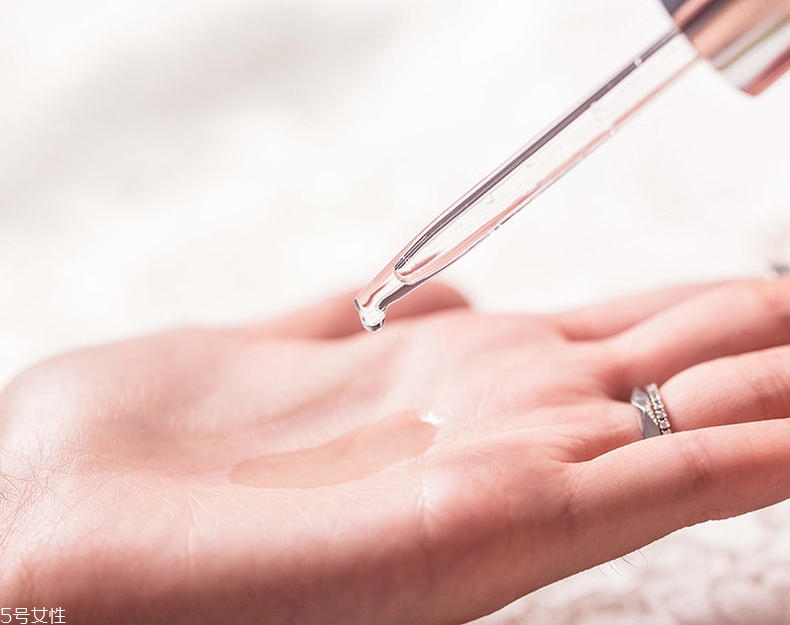 自然卷用什么護發(fā)素 自然卷的護理技巧 自然卷用什么護發(fā)素 自然卷的護理技巧