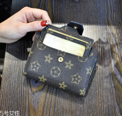 錢包沾上黑墨水怎么辦？錢包上的黑墨水怎么清理