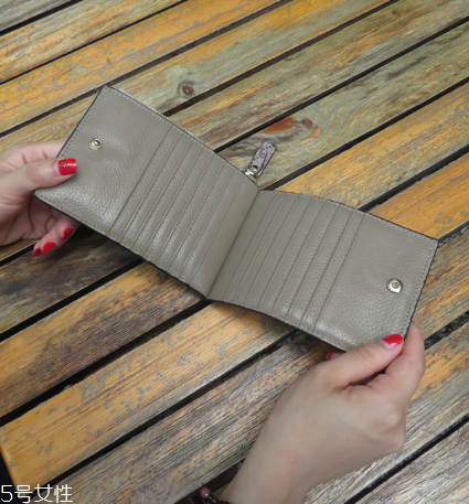 錢包長(zhǎng)毛了怎么清洗？錢包長(zhǎng)毛清洗方法