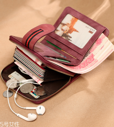 錢包洗了掉色怎么辦？錢包洗了掉色處理方法