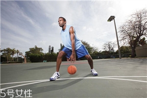 運(yùn)動(dòng)后大量喝水好嗎 為什么運(yùn)動(dòng)后不能大量喝水 運(yùn)動(dòng)后大量喝水好嗎 為什么運(yùn)動(dòng)后不能大量喝水