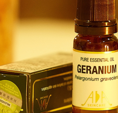 天竺葵精油可以擦臉嗎？天竺葵精油怎么擦臉