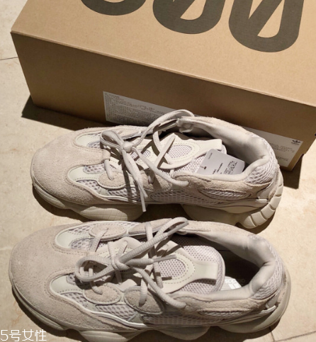 yeezy 500偏碼嗎？yeezy 500鞋碼標(biāo)準(zhǔn)嗎